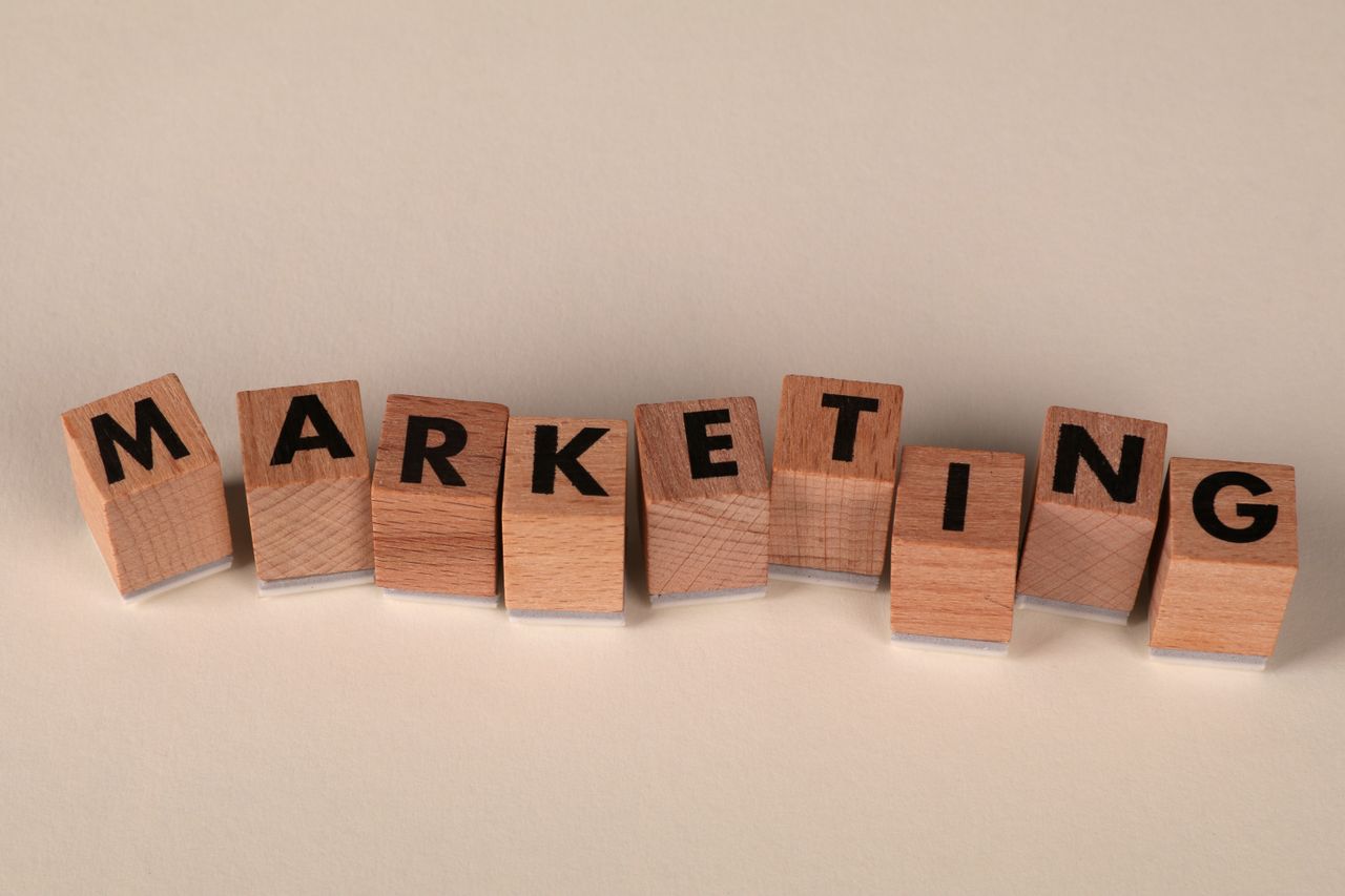 The Art of Drawing Readers In: Your attractive post title goes here Wooden blocks with letters spelling 'marketing', ideal for business and advertising visuals.